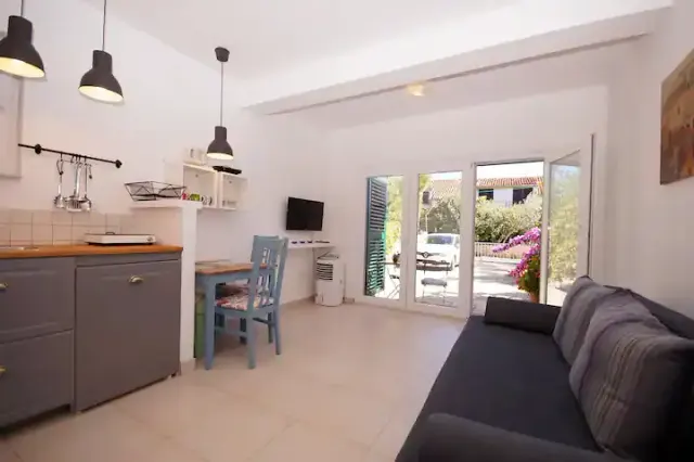 BookNoFees: NUOVO - Monolocale vicino alla spiaggia – Tribunj
