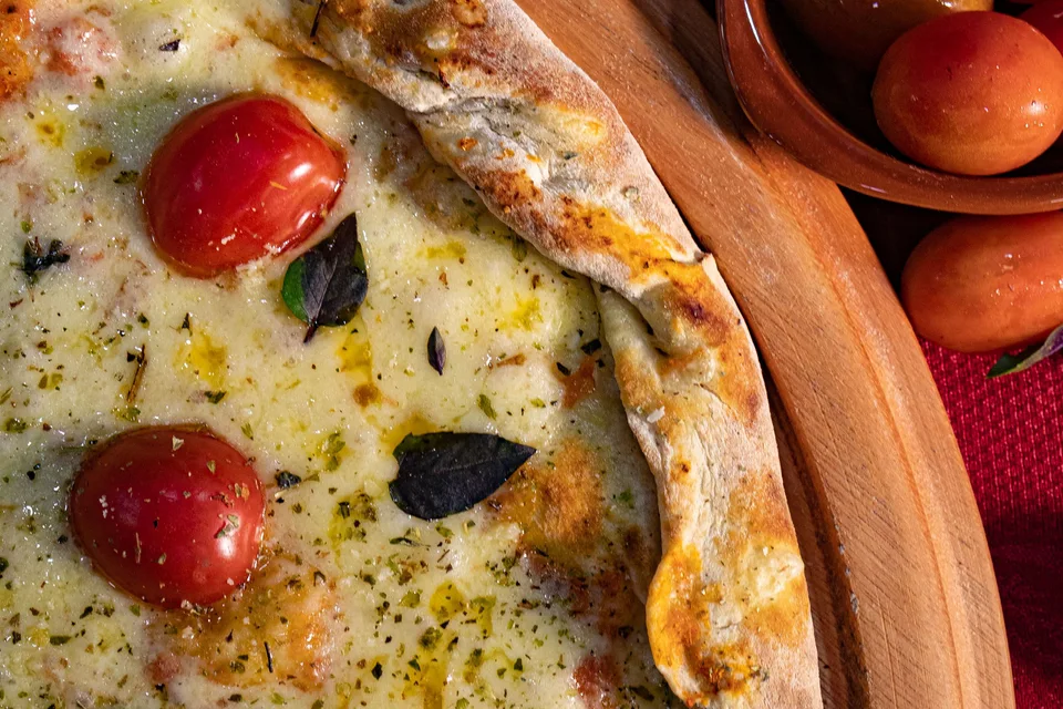 BookNoFees: Foto di esempio: Pizza al formaggio con pomodorini
