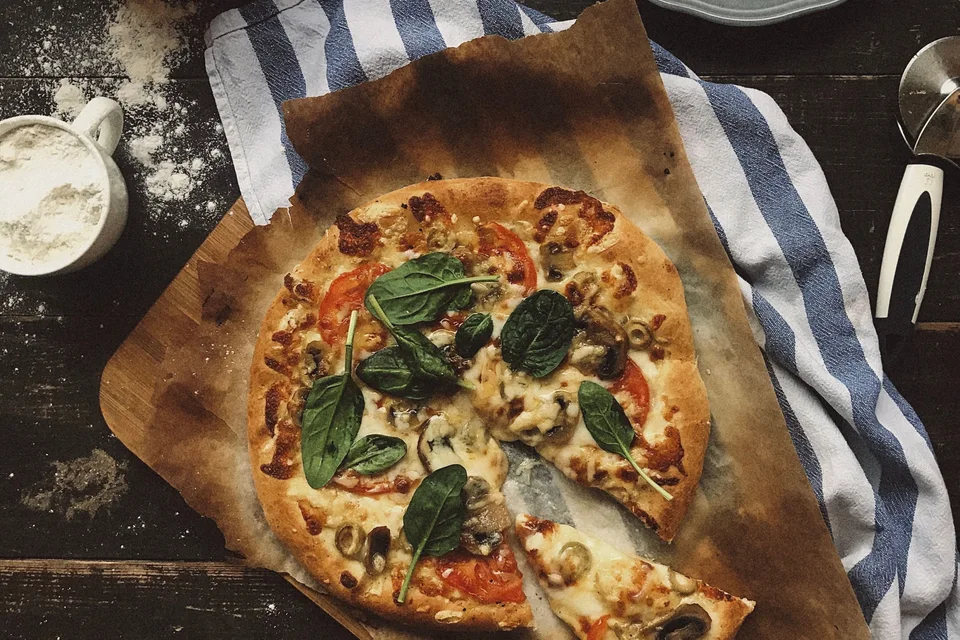 BookNoFees: Foto di esempio: Pizza con funghi e spinaci